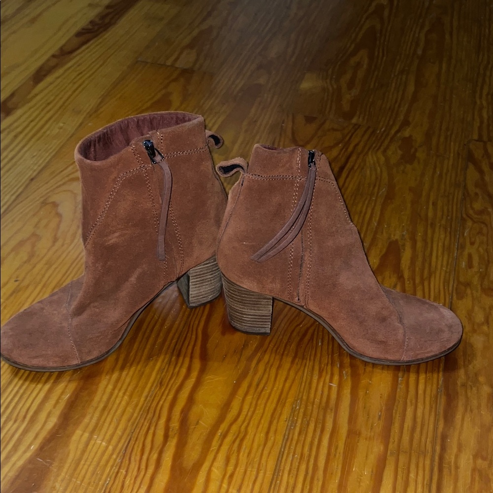 Tom’s Brown Suede Ankle Boots